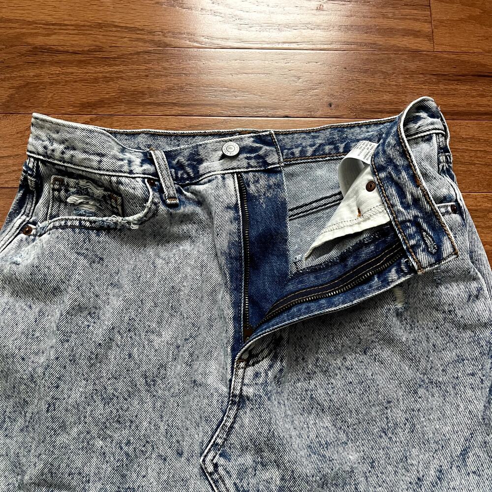 Abercrombie and Fitch Light Wash Denim Natural Rise Mini Jean Skirt Size 29 / 8 - Picture 2 of 5